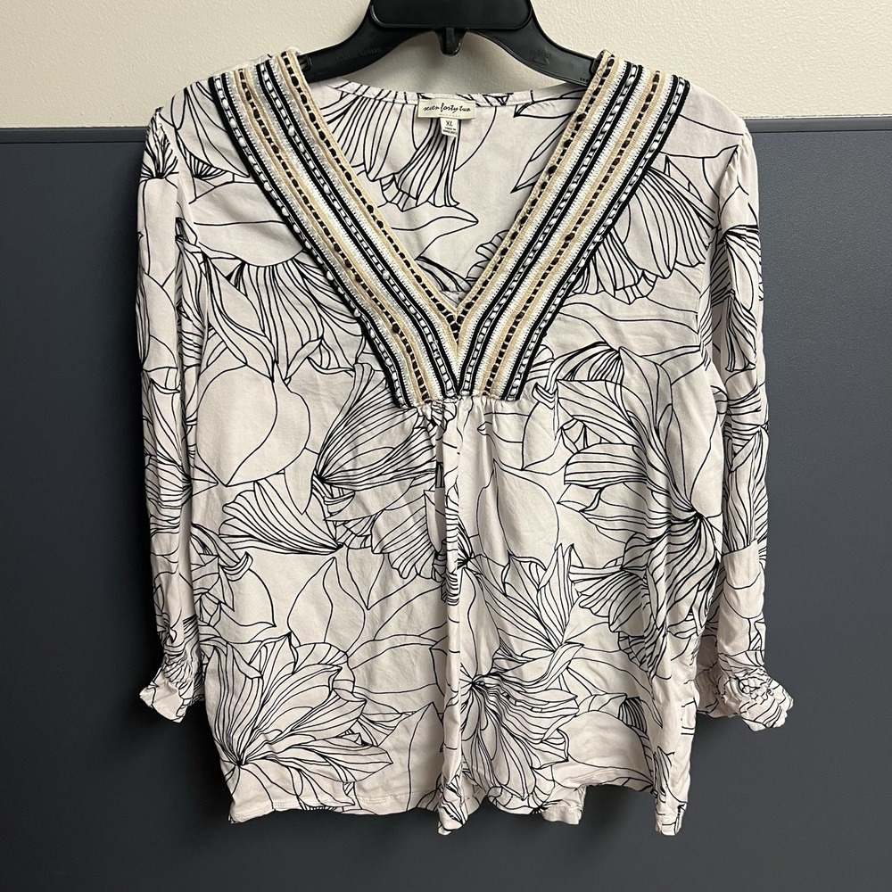 Seven‎ Forty Two Black White Blouse Shirt Xl Flowy Ruffled Sleeve